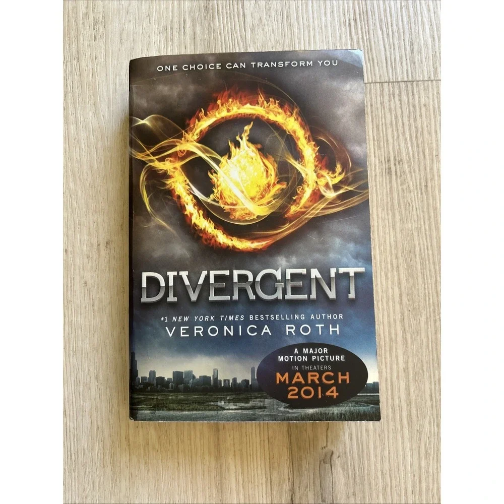 Divergent by Veronica Roth (2012, Trade Paperback)